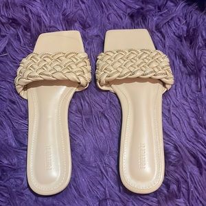 I got these flats from forever 21.I only wore them once and they look brand new.